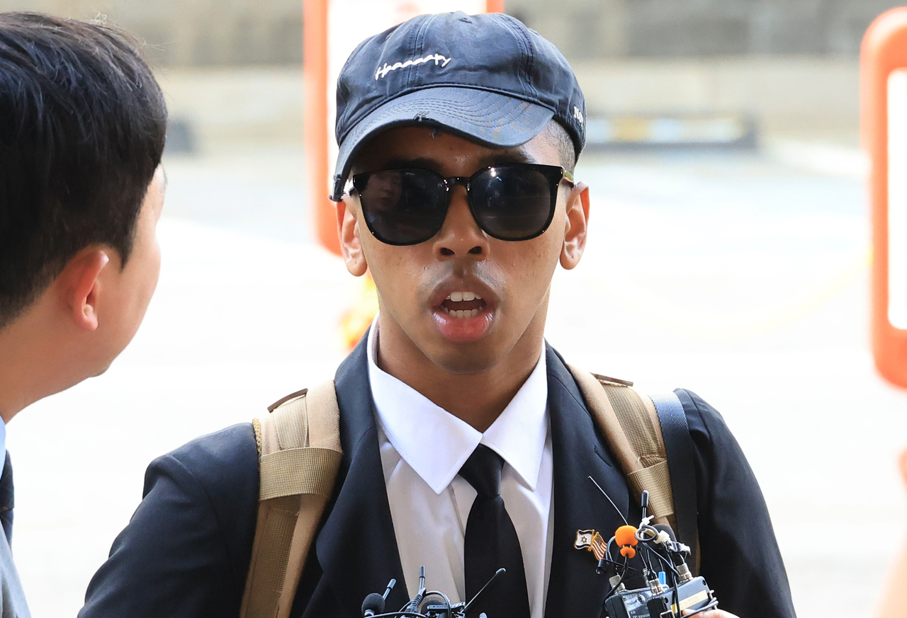Johnny Somali enters the Seoul Western District Court on Wednesday. (Yonhap)