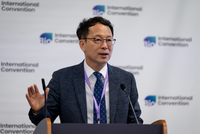 Jeong Hyeong-nam, leader of Samsung Biologics' Bio R&D Center, speaks at a press conference at the BIO International Convention in San Diego on Wednesday. (Samsung Biologics)