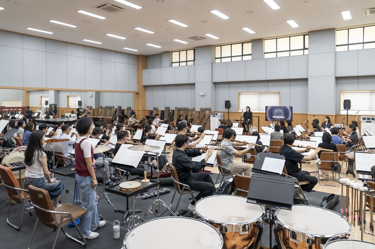 A rehearsal scene for "Coexistence" (National Gugak Orchestra)