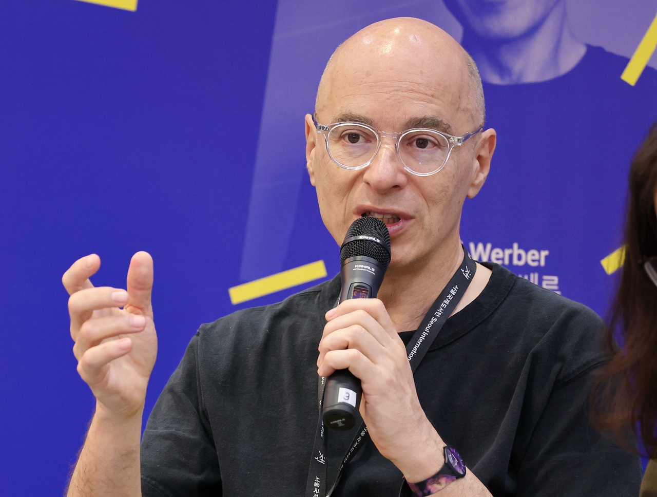 French novelist Bernard Werber speaks during a press conference at the French Pavilion at the Seoul International Book Fair on Thursday at Coex in Seoul. (Yonhap)