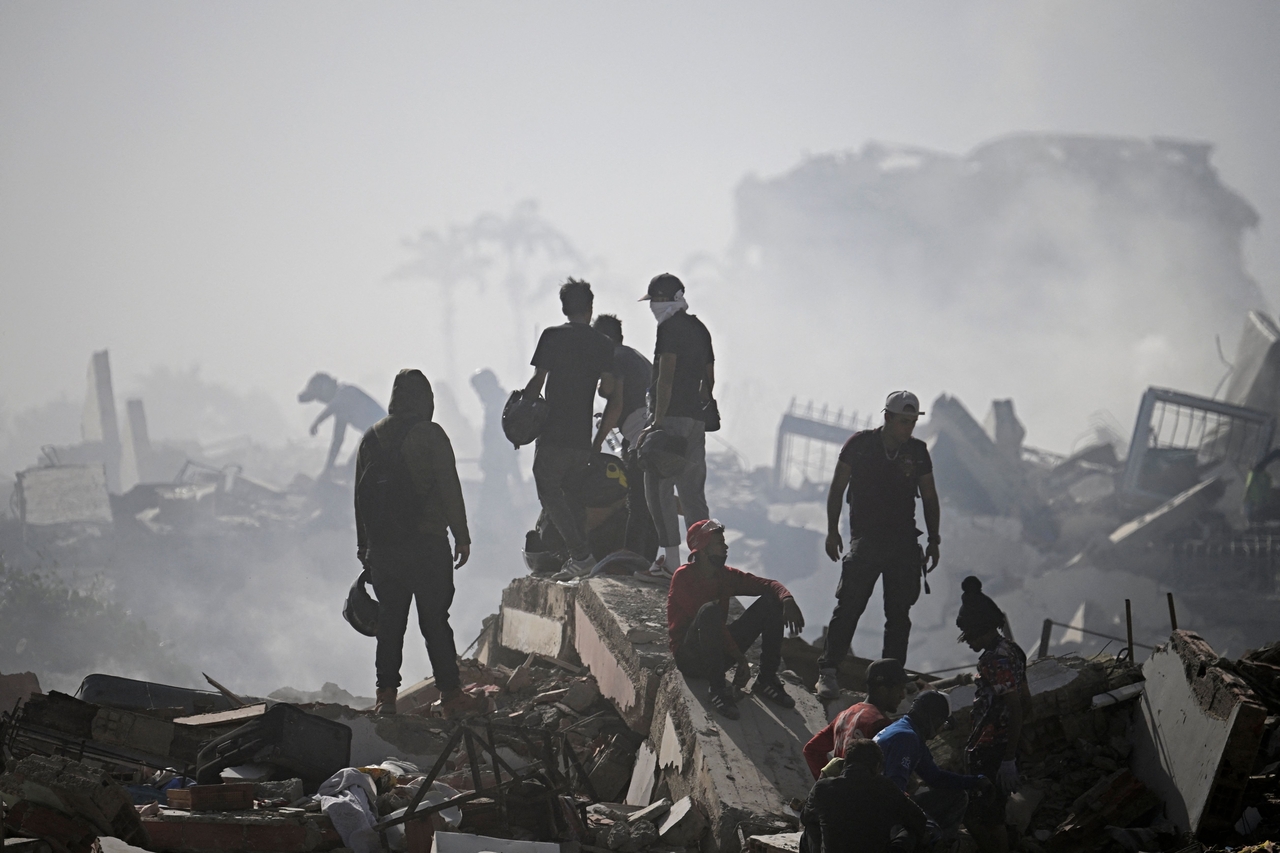 Volunteers search for possible victims in a collapsed building following twin earthquakes in Caraballeda, La Guaira state, some 40 km northeast of Caracas, on Thursday. (AFP)