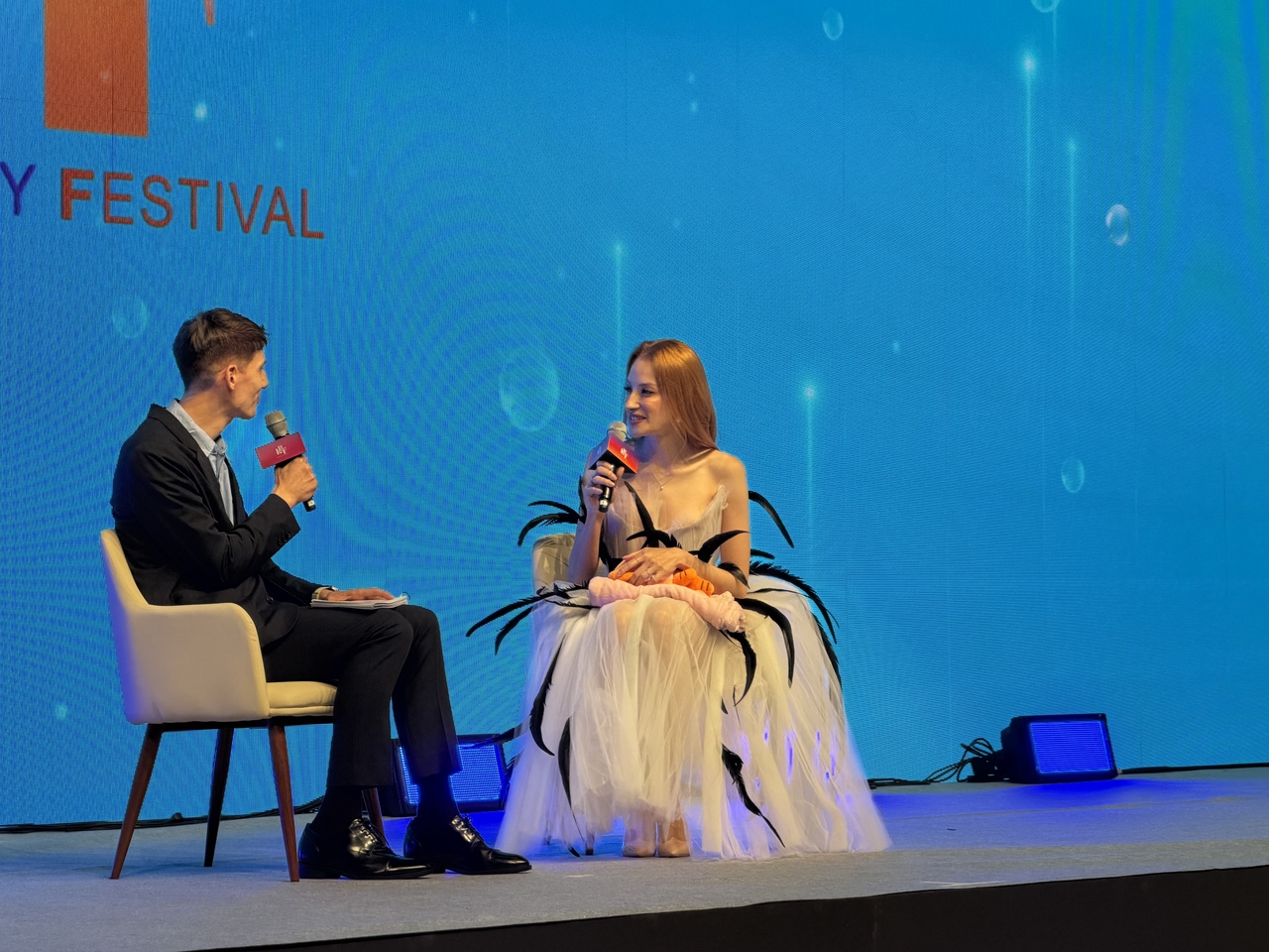 Mexican actor and singer Ceci de la Cueva (right) shares her take on K-beauty at KBF Night at The Shilla Seoul on Thursday. (Hong Yoo/The Korea Herald)