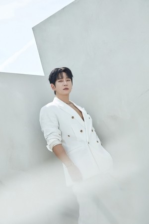 황치열 “첫 여름앨범 발매, 늘 새로운 모습으로 팬들과 만나고 파..기분 좋은 에너지 얻길”[일문일답]