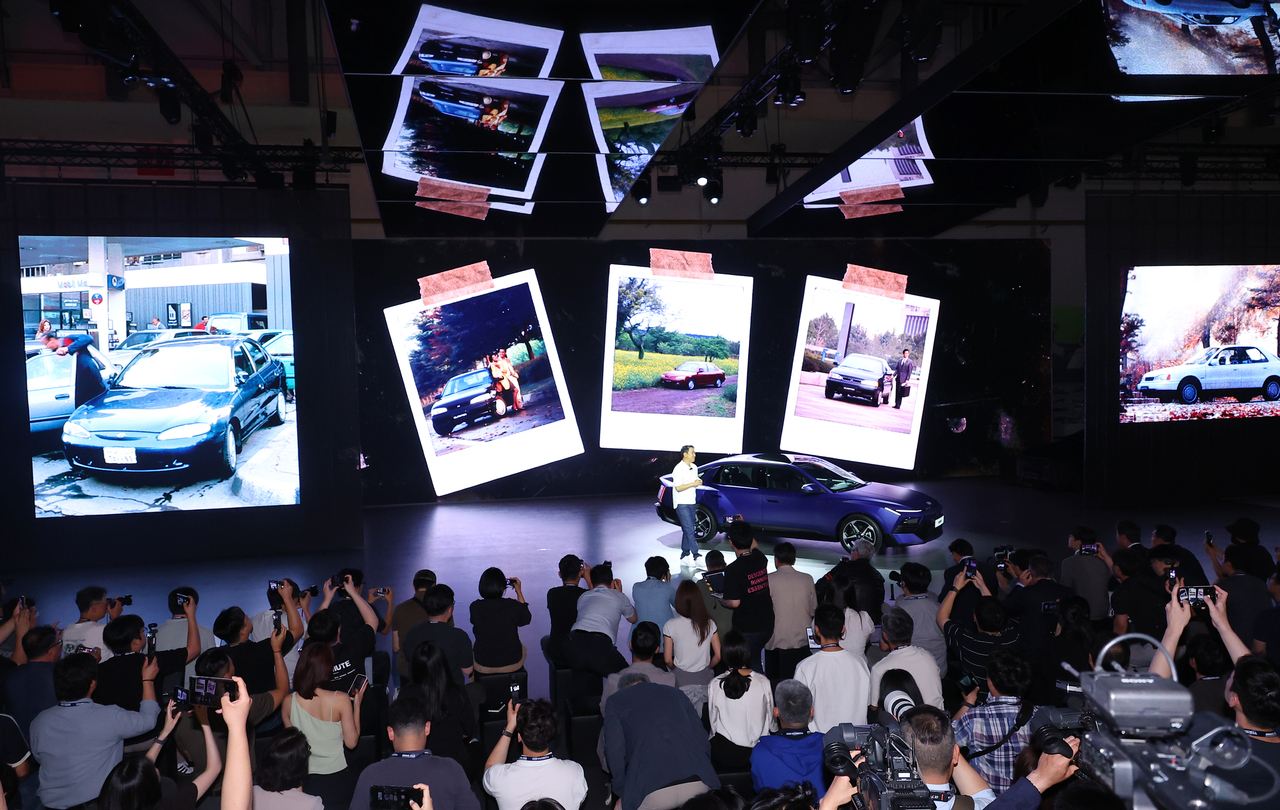 Reporters gather for a media briefing as Hyundai Motor unveils the all-new Avante, its eighth-generation fully redesigned compact sedan, at the 2026 Busan Mobility Show at BEXCO in Busan on Friday. (Yonhap)