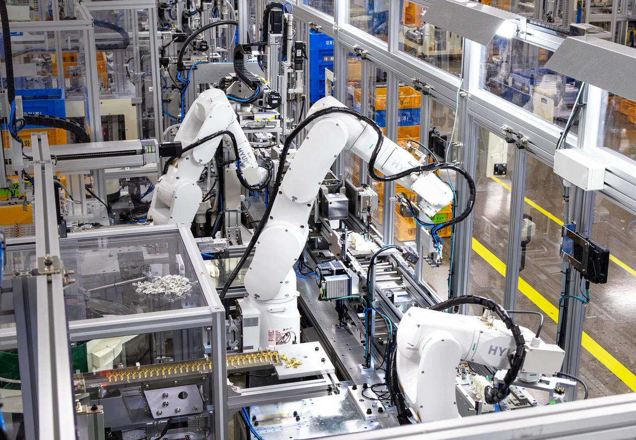 The molded case circuit breaker (MCCB) production line at HD Hyundai Electric's distribution campus. [HD Hyundai Electric]