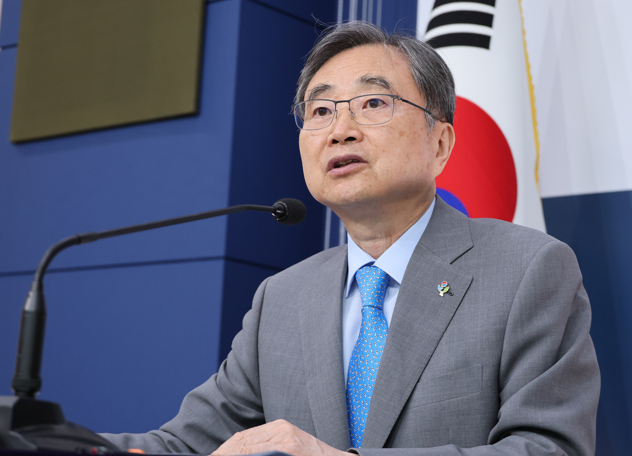 Foreign Minister Cho Hyun speaks during a press briefing  on June 22 at the Foreign Ministry's headquaters in Seoul. (Yonhap)