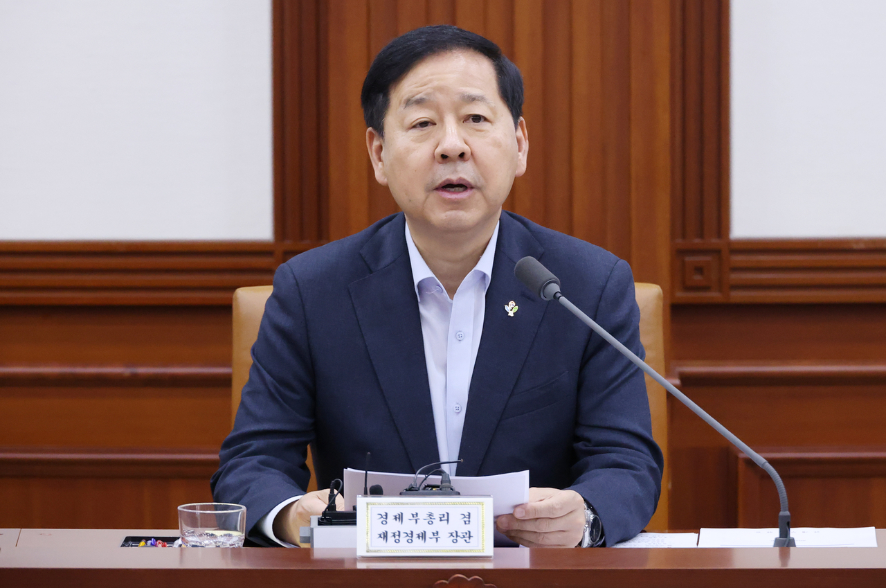Finance Minister Koo Yun-cheol speaks during a meeting with economy-related ministers held in Seoul on Friday. (Yonhap)
