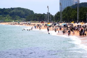 Korea's beaches open for summer season as heat sets in