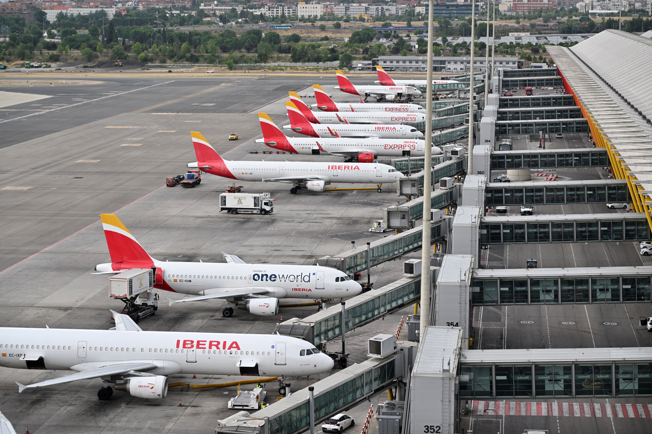 Aircraft are parked at the gates of Terminal 4 of Madrid-Barajas Airport in Madrid. (Im Se-jun/ The Korea Herald)