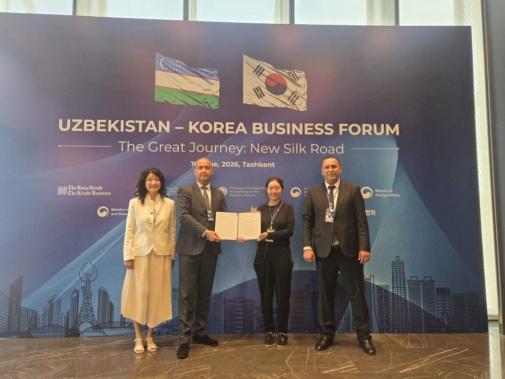 Urban Upcycling Cooperative officials pose for a photo after signing a memorandum of understanding with the Urgench District government during the Korea-Uzbekistan Economic Cooperation Forum in Tashkent, Uzbekistan, on June 16. (Urban Upcycling Cooperative)