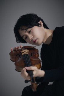 When sound meets light: Yang In-mo and Kimchi and Chips