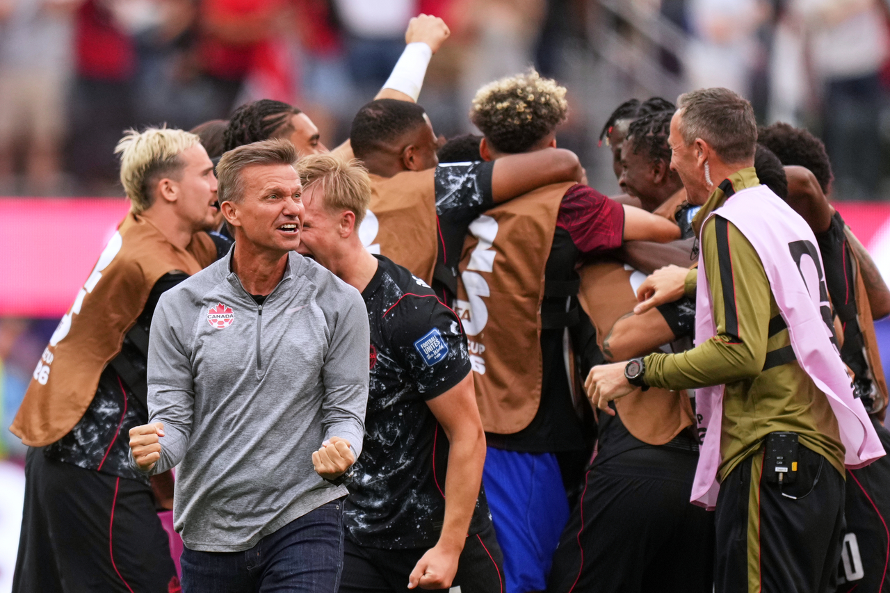 Canada head coach Jesse Marsch (second from left) celebrates after Stephen Eustaquio scored their opening goal against South Africa during the World Cup round of 32 soccer match in Inglewood, California, Sunday. AP-Yonhap