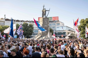 Serbians keep up protest after Vucic says he will step down