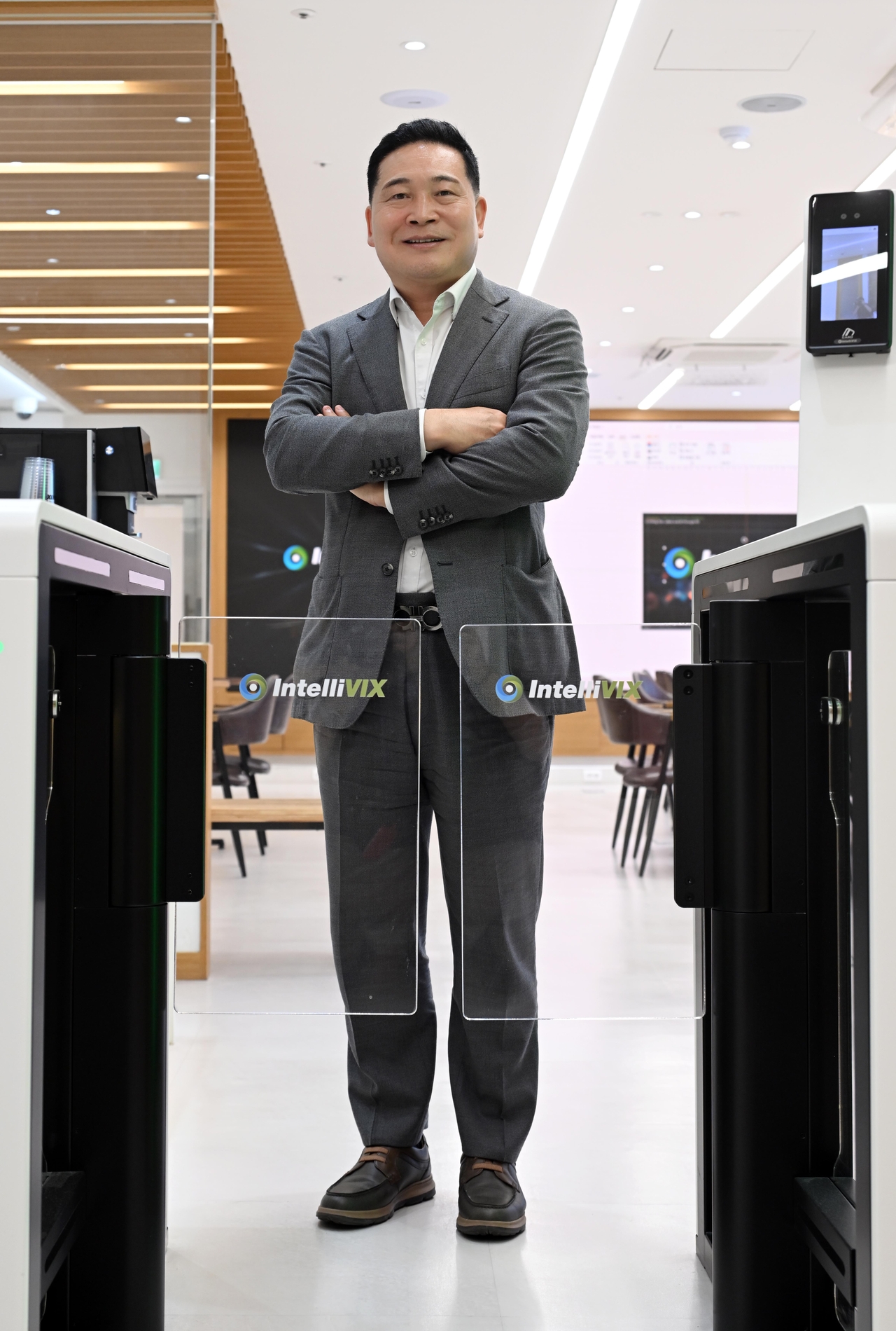 Intellivix CEO Choi Eun-soo poses for a photo before an interview with The Korea Herald at the company’s headquarters in Seoul on Tuesday. (Lee Sang-sub/The Korea Herald)