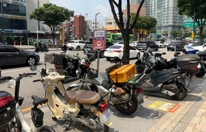 배달 라이더 벌써부터 초긴장…도로 점령 오토바이 ‘빌런 주차’에 과태료 매긴다 [세상&]