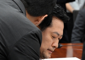 People Power Party chair struggles to address calls for resignation