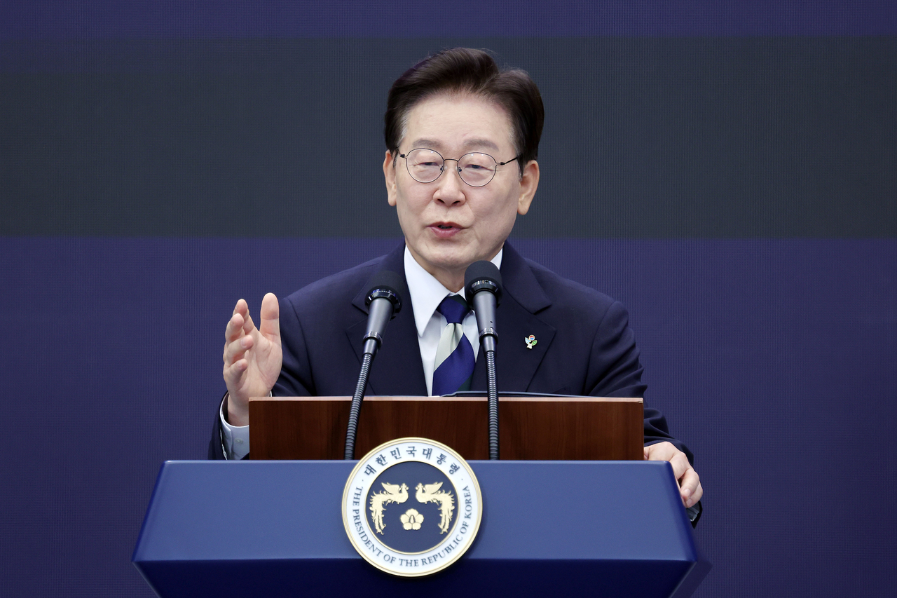 President Lee Jae Myung delivers congratulatory remarks at a public presentation of the vision for advanced industry development in South Korea’s southwestern region at the Kim Dae-jung Convention Center in Gwangju on Tuesday. (Yonhap)