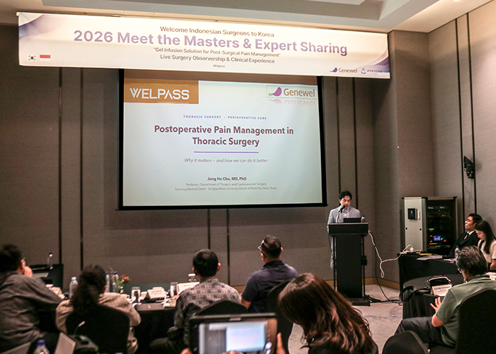 Genewel hosts a product presentation and surgery observation session for officials from Indonesia's Pyridam Farma to showcase Welpass. (Dongsung Chemical)
