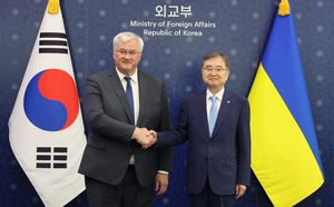 Top diplomats of S. Korea, Ukraine discuss N. Korean POWs, bilateral cooperation