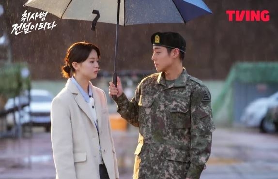 "The Legend of Kitchen Soldier," starring Jeon So-young (left) and Park Ji-hoon (Tving)