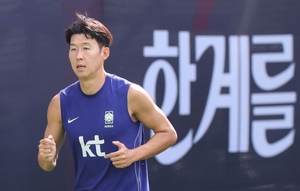 ‘캡틴’ 손흥민 “팬분들께 죄송…마음 아프고 현실 받아들이기 힘들지만, 다시 달려보겠다”
