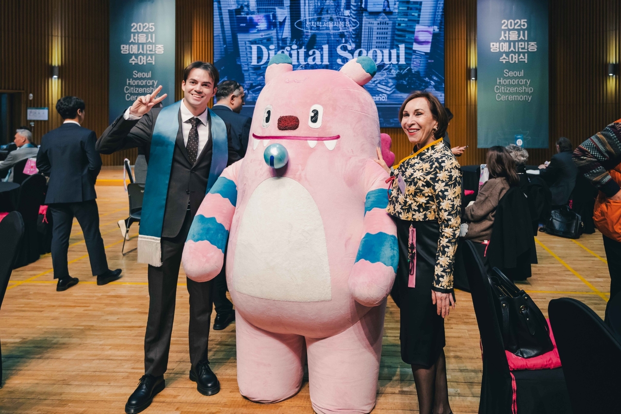 Seoul Honorary Citizen and AI engineer Luis Filipe Ferreira Fraga from Brazil poses at 2025 Seoul Honorary Citizenship Ceremony. (Seoul Metropolitan Government)