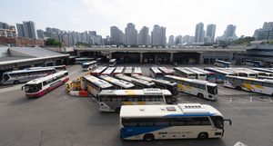 Express bus booking to open to foreign-issued cards