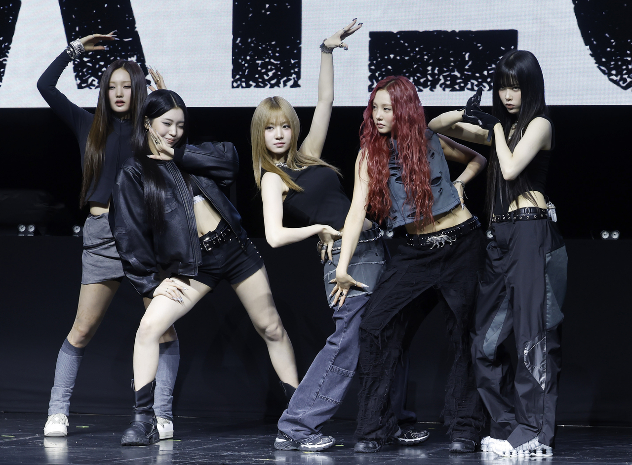 Keyveatz poses during a media showcase for “Oxy_Gen” held at Yes24 Wanderloch Hall in Seodaemun-gu, western Seoul, Tuesday. (Newsis)