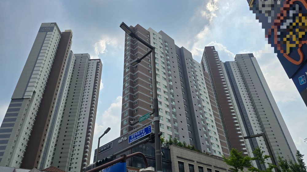 Three previously unregulated areas in Gyeonggi Province — including Hwaseong's Dongtan district, where home prices have surged sharply — have been designated as regulated zones and land transaction permit areas. Pictured is the new town area of Dongtan district in Hwaseong, Gyeonggi Province.