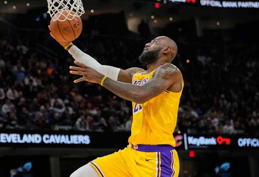 Los Angeles Lakers forward LeBron James in action during a game gainst the Cleveland Cavaliers, in Cleveland, Ohio, Jan. 28.   (AP-Yonhap)