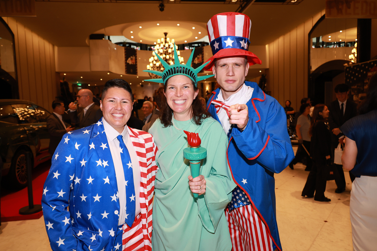 US Embassy staff pose for a commemorative photo during a reception marking US Independence Day at the Grand Hyatt Seoul in Yongsan-gu, Seoul, Tuesday. (Pool photo via Yonhap)