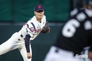 Poor numbers aside, new Japanese pitcher Iimura enjoying life in KBO