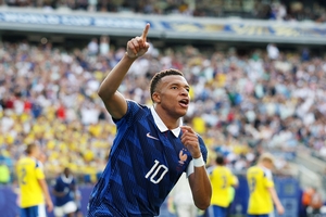 Mbappe scores twice to tie Messi for 2026 World Cup lead with 6 goals, France beats Sweden 3-0