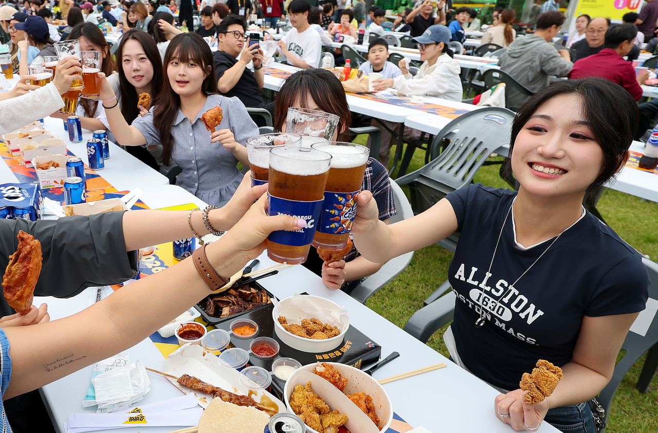Daegu Chimac Festival 2026 opening night at 2.28 Freedom Square Duryu Park, visitors enjoying fried chicken and beer under festival lights