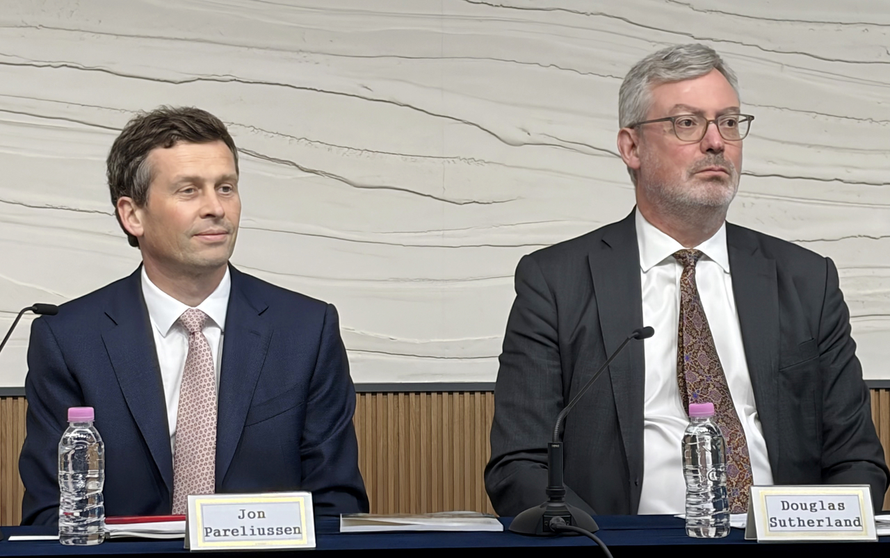 Douglas Sutherland (right), head of country studies in the OECD Economics Department, and Jon Pareliussen, the OECD's Korea and Sweden desk economist, attend a briefing held at the government complex in Sejong on Thursday. (Yonhap)