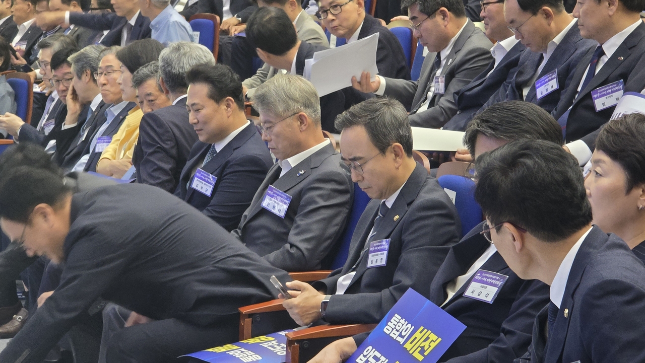 Inaugural Jeonnam-Gwangju Integrated Special City Mayor Min Hyeong-bae and regional opinion leaders joined forces to advance AI, semiconductor, mobility and energy industries as part of the city's great leap forward.