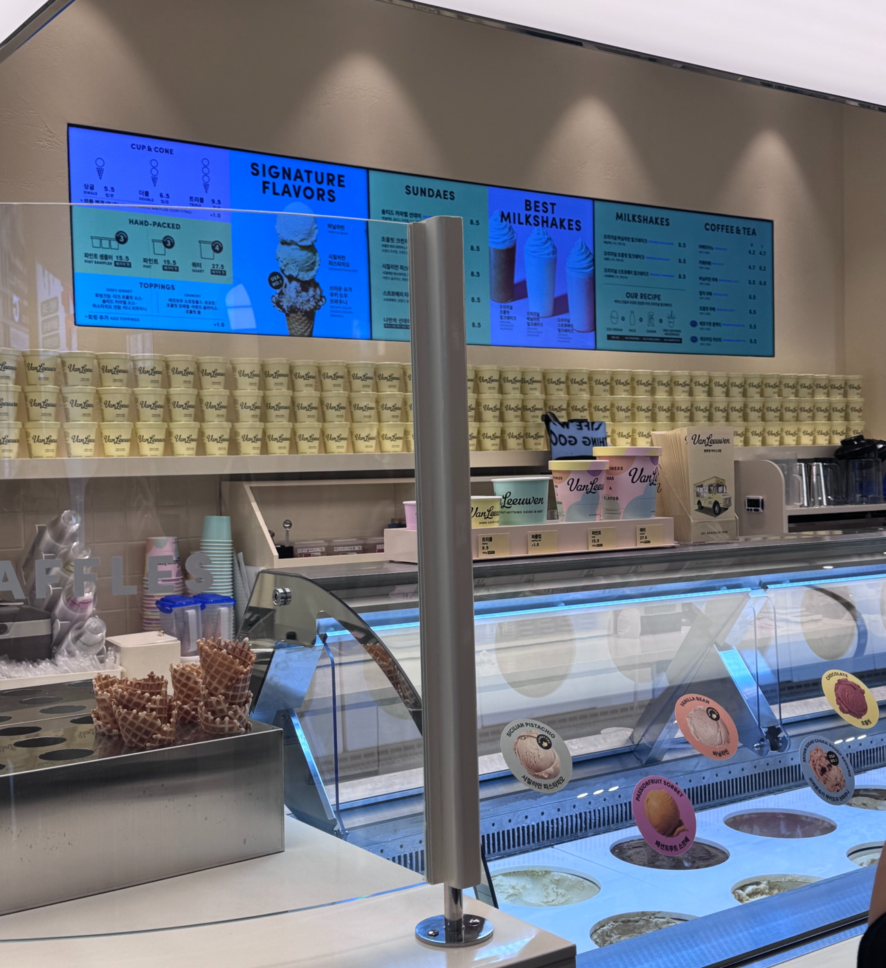 Van Leeuwen's flagship store in Gangnam, Seoul (No Kyung-min/The Korea Herald)