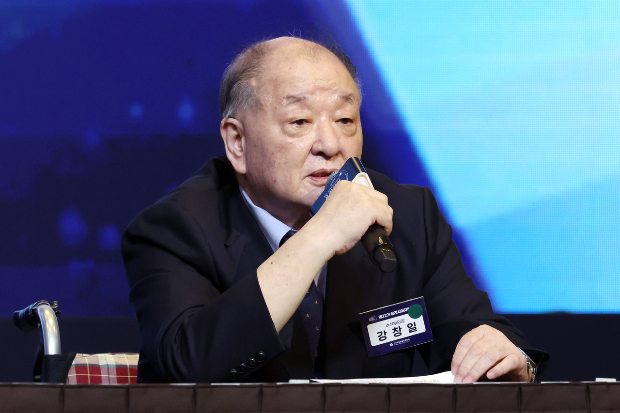 Kang Chang-il, senior vice chair of the Peaceful Unification Advisory Council, speaks at a regional conference of the council in Incheon, west of Seoul, on Wednesday. (Yonhap)