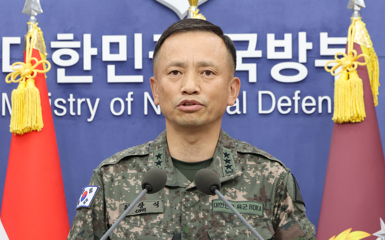 Army Vice Chief of Staff Lt. Gen. Choi Jang-sik speaks during a press briefing at the Defense Ministry headquarters in Yongsan-gu, Seoul, Thursday. (Yonhap)