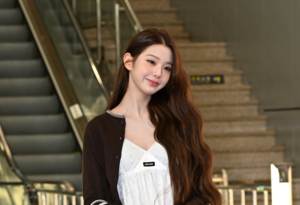 IVE’s Jang Won-young Faces Backlash Over Her ‘No Makeup Look’ at Airport