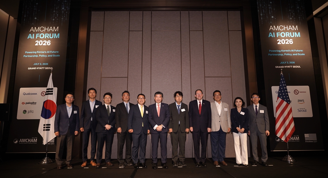 Kim Sang-pyo, CEO of Qualcomm Korea (fourth from left), Ryu Young-sang, president of the AI committee of the SK SUPEX Council (fifth from left), James Kim, chairman and CEO of AmCham (center), Cha Ji-ho (fifth from right), member of the National Assembly, and James Heller (fourth from right), charge d'affaires ad interim at the US Embassy in Seoul, pose for a photo at the AmCham AI Forum 2026 held at Grand Hyatt Seoul, Thursday. (AmCham Korea)
