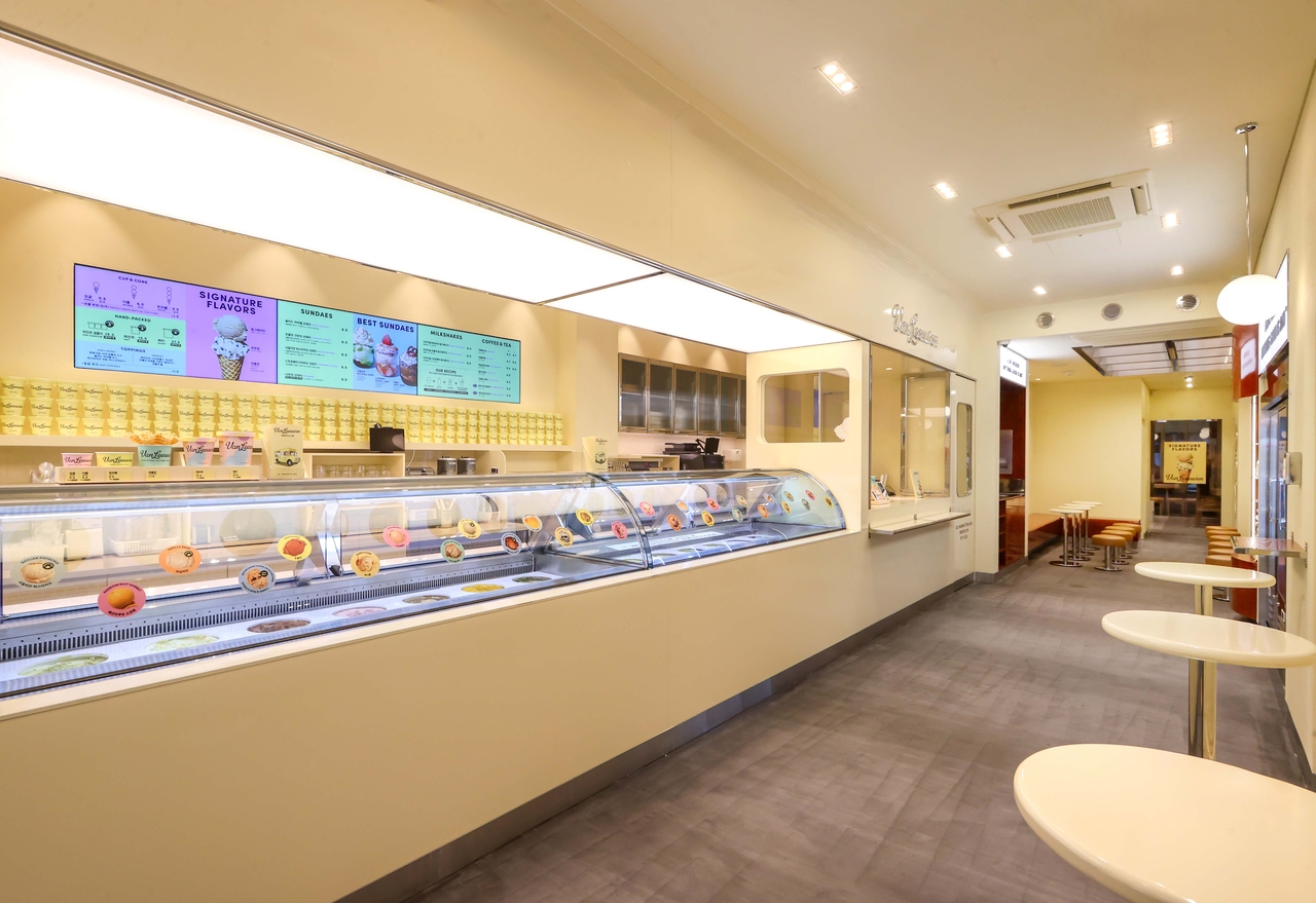 Van Leeuwen's flagship store in Gangnam, Seoul (A Twosome Place)