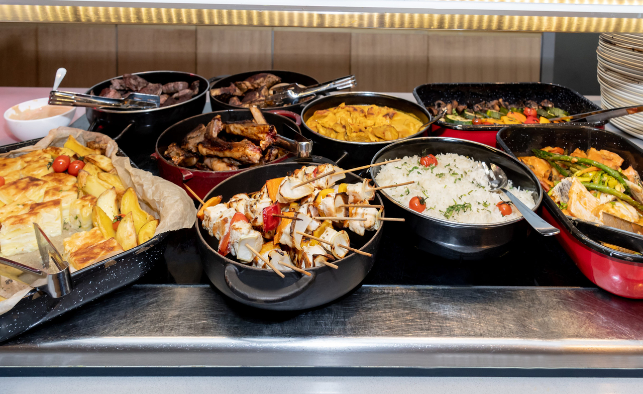 A buffet spread. This photo is not directly related to the article. [123rf]