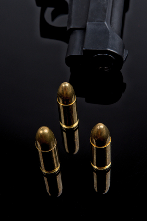 Police officer investigated for trying to board plane with live rounds