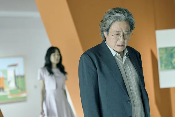 Choi Min-sik stars in "Notes from the Last Row" (Netflix)