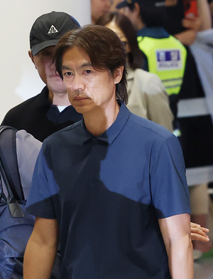 Embattled former national soccer team coach defends decision not to start Son