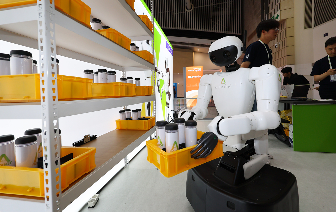 A robot moves tumblers to a shelf during the industrial automation league at the RoboCup 2026 Incheon on Thursday. (Yonhap)