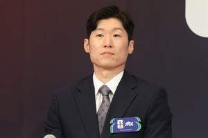 박지성이 공동위원장 맡는 축구혁신위 출범…문체장관 “위기 처한 축구 일으키기 위해”