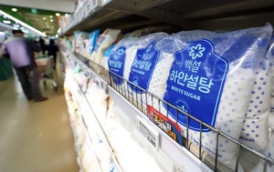 Global food prices dip for second month in June