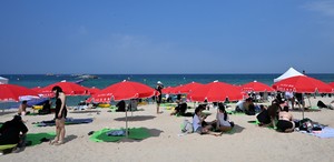 Korea’s beach season begins as summer heat sets in